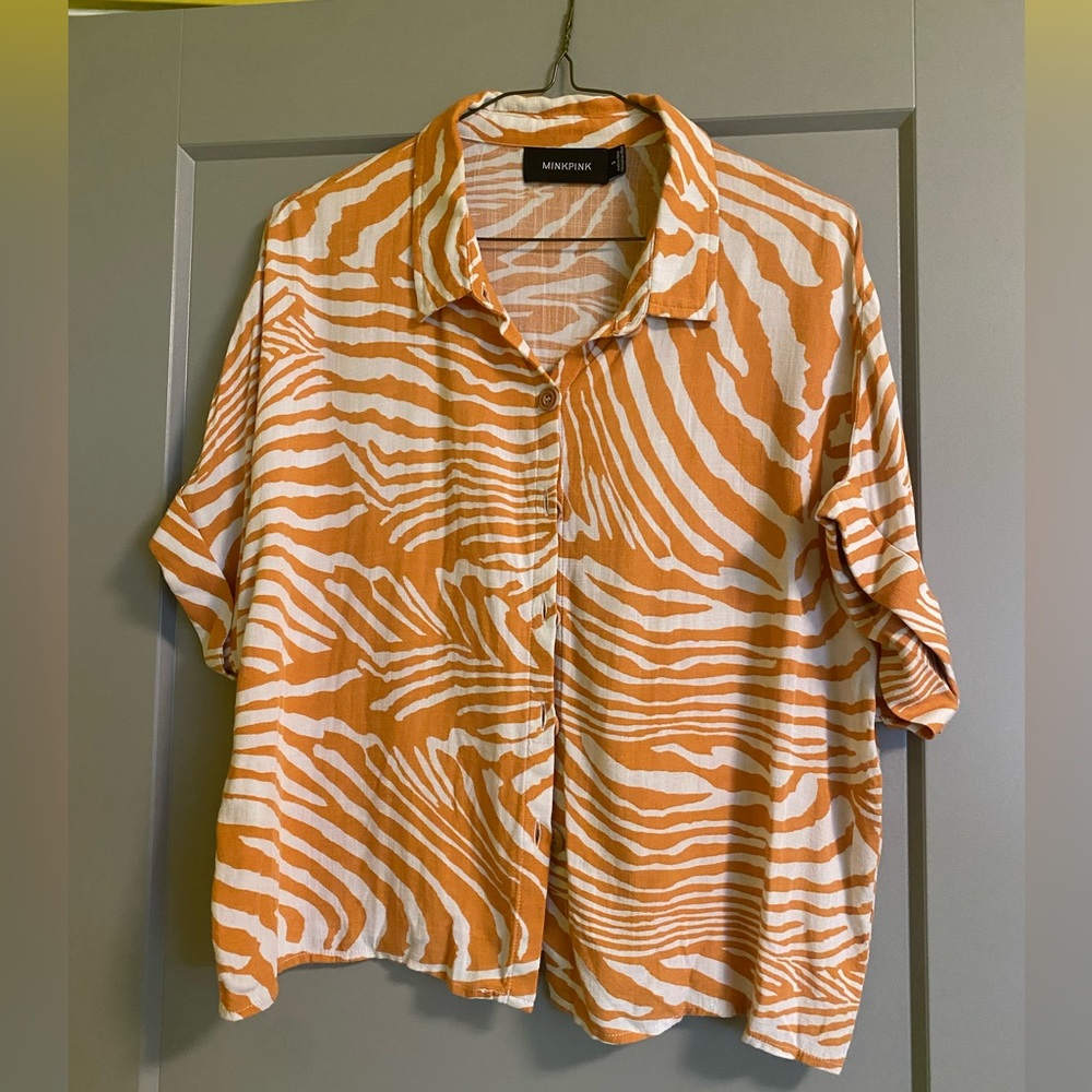 Women’s, gold zebra print cropped button down. Mink pink size small.